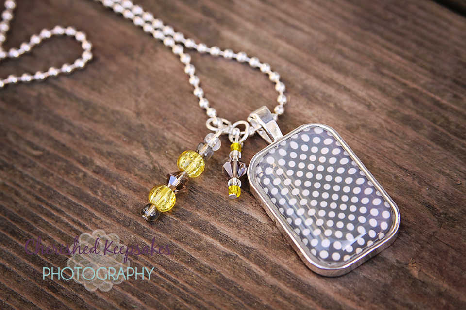 Sweet & Simple Yellow/gray Pendant Necklace